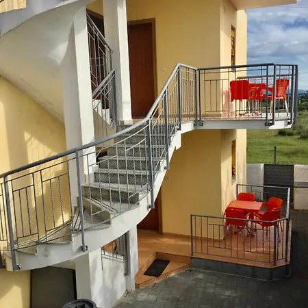 Apartament Shyqi *